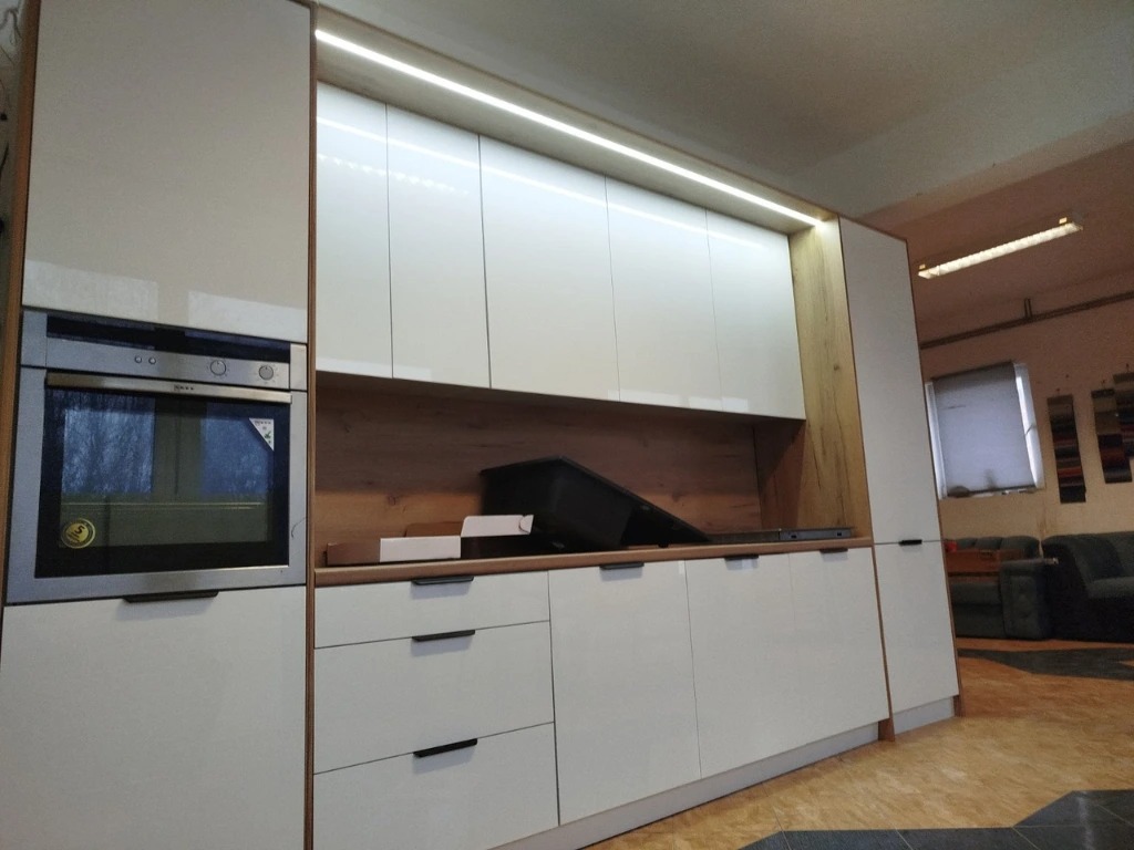 Model Basic Plus kuhinja po meri