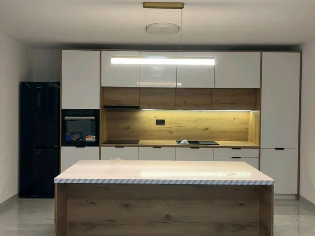 Model Pro Plus kuhinja po meri